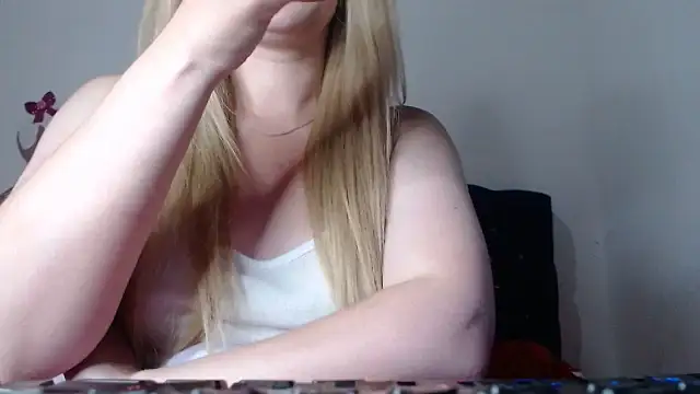 Snapshot of 69liamilk69 chatting on 12.19.25 69liamilk69 online show from 12.19.25