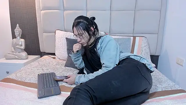 Hecatee 77 online show from 02.08.25