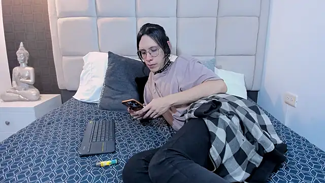 Hecatee 77 online show from 02.12.25