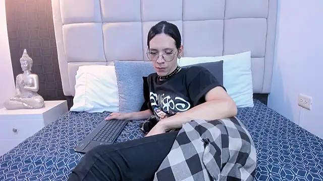 Hecatee 77 online show from 02.21.25