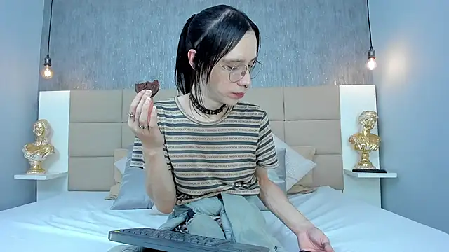 Hecatee 77 online show from 03.06.26