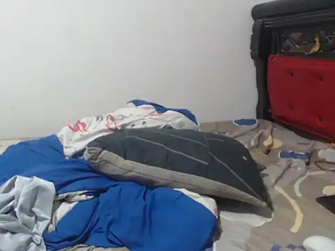 Snapshot of PONSE_LATINO chatting on 04.15.26 PONSE LATINO online show from 04.15.26