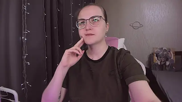 MissBrightShine online show from 11.18.25