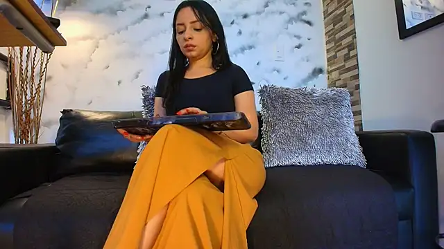 Sophie LittleS online show from 10.04.25