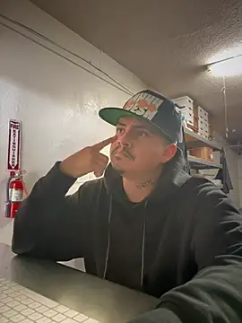 Snapshot of PeterGrandee chatting on 01.22.25 PeterGrandee online show from 01.22.25