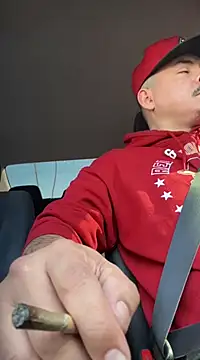 Snapshot of PeterGrandee chatting on 02.11.25 PeterGrandee online show from 02.11.25