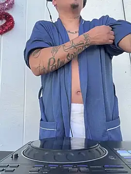 Snapshot of PeterGrandee chatting on 02.15.25 PeterGrandee online show from 02.15.25