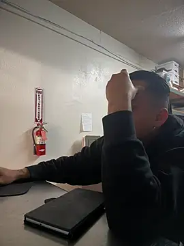 Snapshot of PeterGrandee chatting on 03.05.25 PeterGrandee online show from 03.05.25