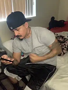 Snapshot of PeterGrandee chatting on 09.18.25 PeterGrandee online show from 09.18.25