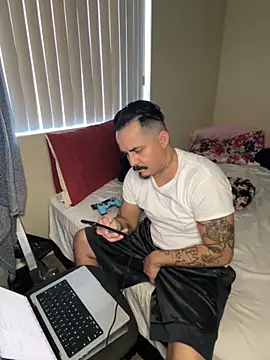 Snapshot of PeterGrandee chatting on 10.06.25 PeterGrandee online show from 10.06.25