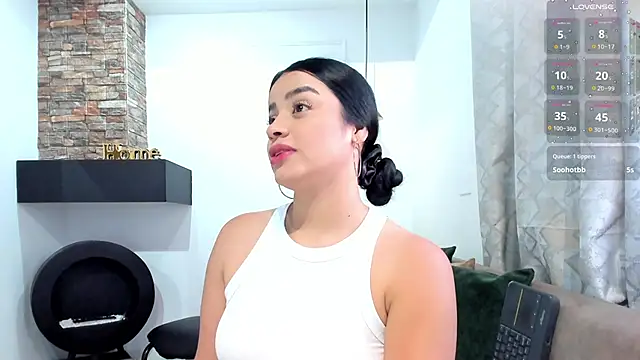 Paula Desousa online show from 11.10.25