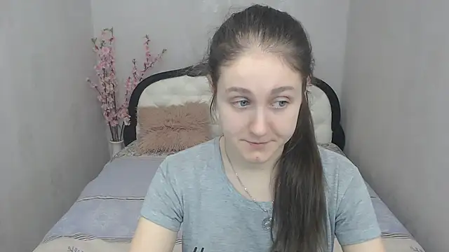 Holliy Cooper online show from 03.06.25