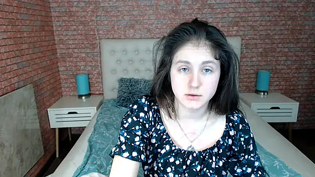 Holliy Cooper online show from 03.18.25