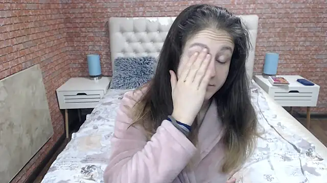 Holliy Cooper online show from 09.18.25