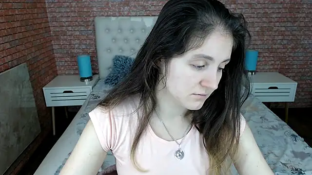 Holliy Cooper online show from 11.04.25