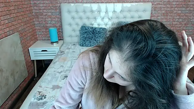 Holliy Cooper online show from 11.11.25