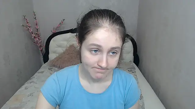 Holliy Cooper online show from 04.09.26