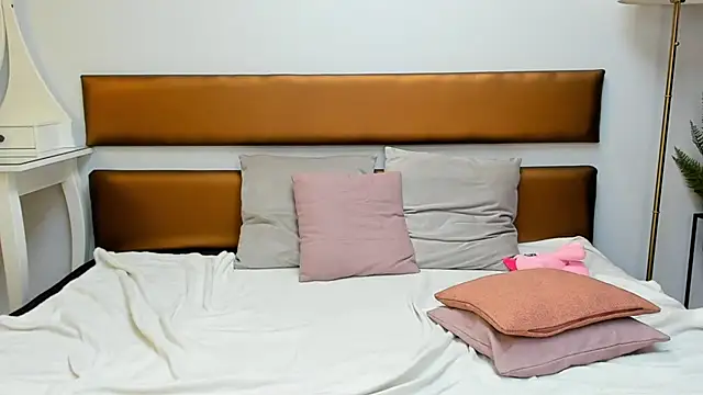 MissYvie online show from 02.27.25