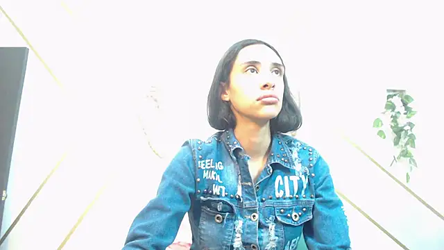 RoxanaCyrano  online show from 12.17.25