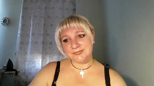 Snapshot of MeilomaWesa chatting on 09.23.25 MeilomaWesa online show from 09.23.25
