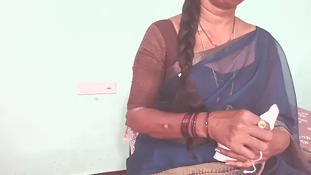Snapshot of shrutitelugu69 chatting on 06.10.26 shrutitelugu69 online show from 06.10.26