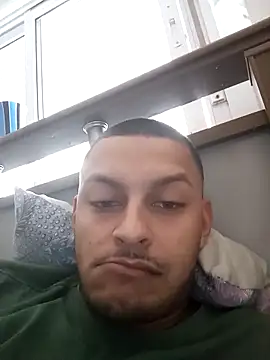 Snapshot of emrehliug12 chatting on 10.29.25 emrehliug12 online show from 10.29.25