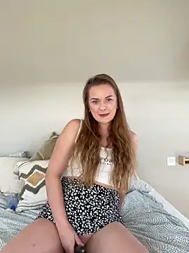 Snapshot of ElenaRebelle chatting on 12.19.24 ElenaRebelle online show from 12.19.24