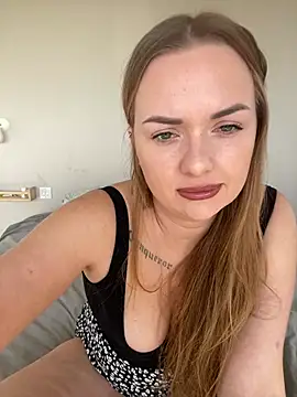 Snapshot of ElenaRebelle chatting on 01.09.25 ElenaRebelle online show from 01.09.25