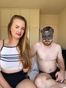 Snapshot of ElenaRebelle chatting on 10.05.25 ElenaRebelle online show from 10.05.25