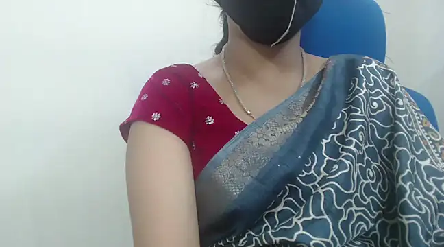 Snapshot of Lovely_Siri_23 chatting on 01.23.25 Lovely Siri 23 online show from 01.23.25