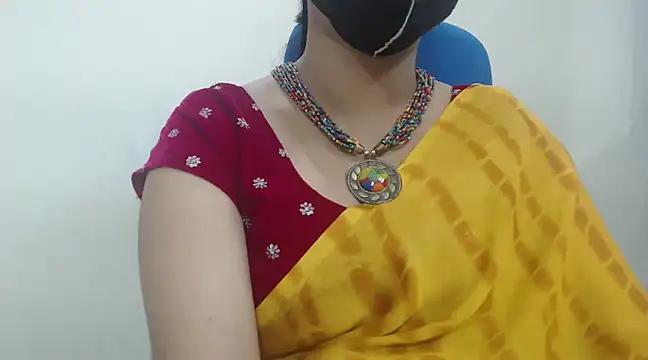 Snapshot of Lovely_Siri_23 chatting on 02.12.25 Lovely Siri 23 online show from 02.12.25