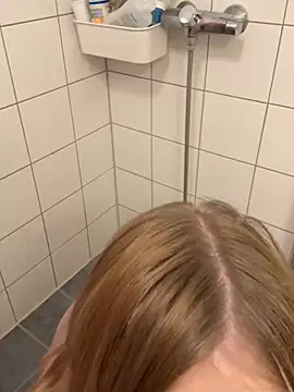 Snapshot of lilleambi chatting on 02.05.25 lilleambi online show from 02.05.25