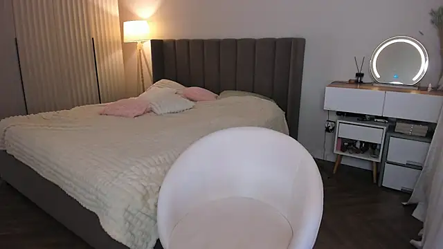 Snapshot of Anni__cute chatting on 06.19.26 Anni cute online show from 06.19.26