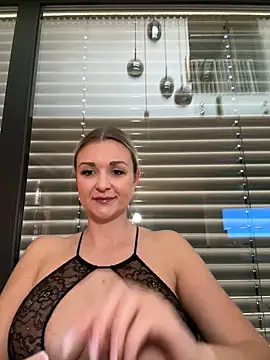 Snapshot of Bella-Tight chatting on 03.04.26 Bella-Tight online show from 03.04.26