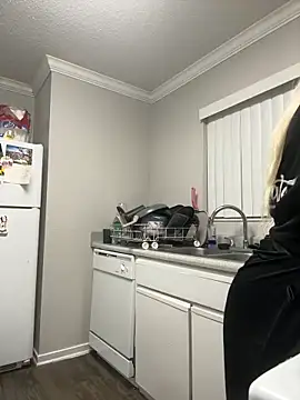 Snapshot of creamdreammmm chatting on 11.12.25 creamdreammmm online show from 11.12.25