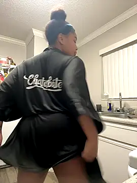 Snapshot of creamdreammmm chatting on 12.17.25 creamdreammmm online show from 12.17.25