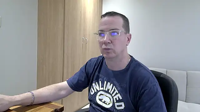 BrettJ81 online show from 10.10.25