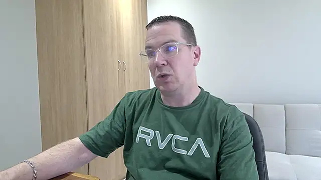 BrettJ81 online show from 12.21.25