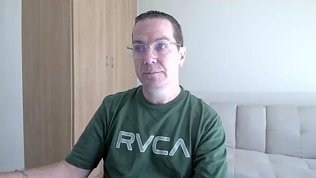 Snapshot of BrettJ81 chatting on 04.18.26 BrettJ81 online show from 04.18.26