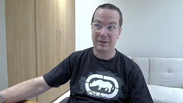 Snapshot of BrettJ81 chatting on 04.19.26 BrettJ81 online show from 04.19.26