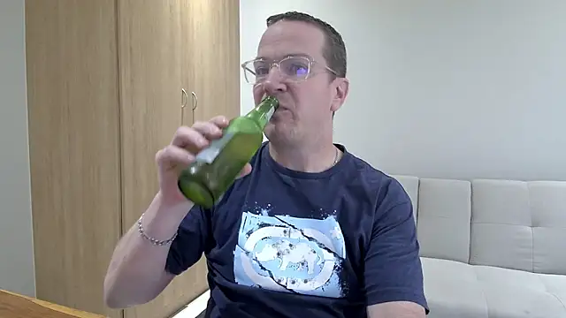 Snapshot of BrettJ81 chatting on 04.20.26 BrettJ81 online show from 04.20.26