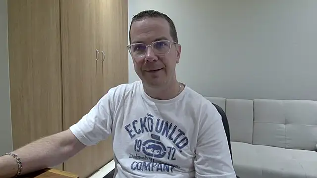 Snapshot of BrettJ81 chatting on 04.22.26 BrettJ81 online show from 04.22.26