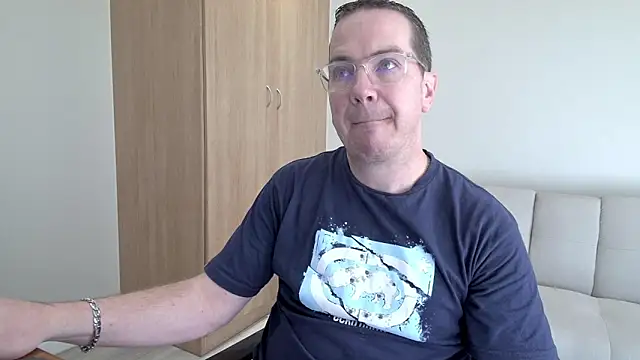 Snapshot of BrettJ81 chatting on 05.09.26 BrettJ81 online show from 05.09.26