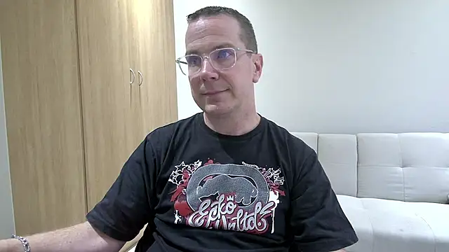 Snapshot of BrettJ81 chatting on 05.27.26 BrettJ81 online show from 05.27.26