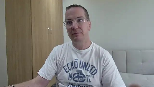 Snapshot of BrettJ81 chatting on 05.29.26 BrettJ81 online show from 05.29.26