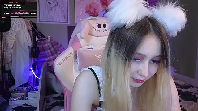 Evie Ro online show from 02.05.25