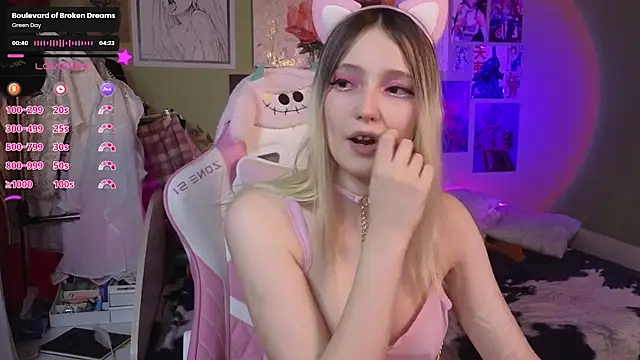 Evie Ro online show from 02.18.25