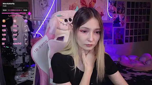 Evie Ro online show from 03.22.25