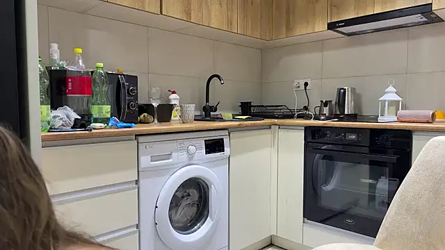 Snapshot of mommy_nadin chatting on 02.06.26 mommy nadin online show from 02.06.26