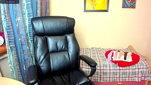 Snapshot of Yummy_Kate chatting on 02.20.26 Yummy Kate online show from 02.20.26